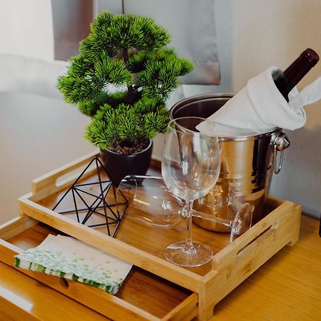 Hotel Bonsai Niemcza Bagian luar foto