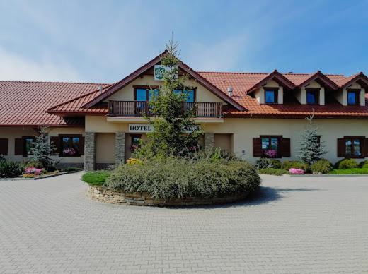 Hotel Bonsai Niemcza Bagian luar foto