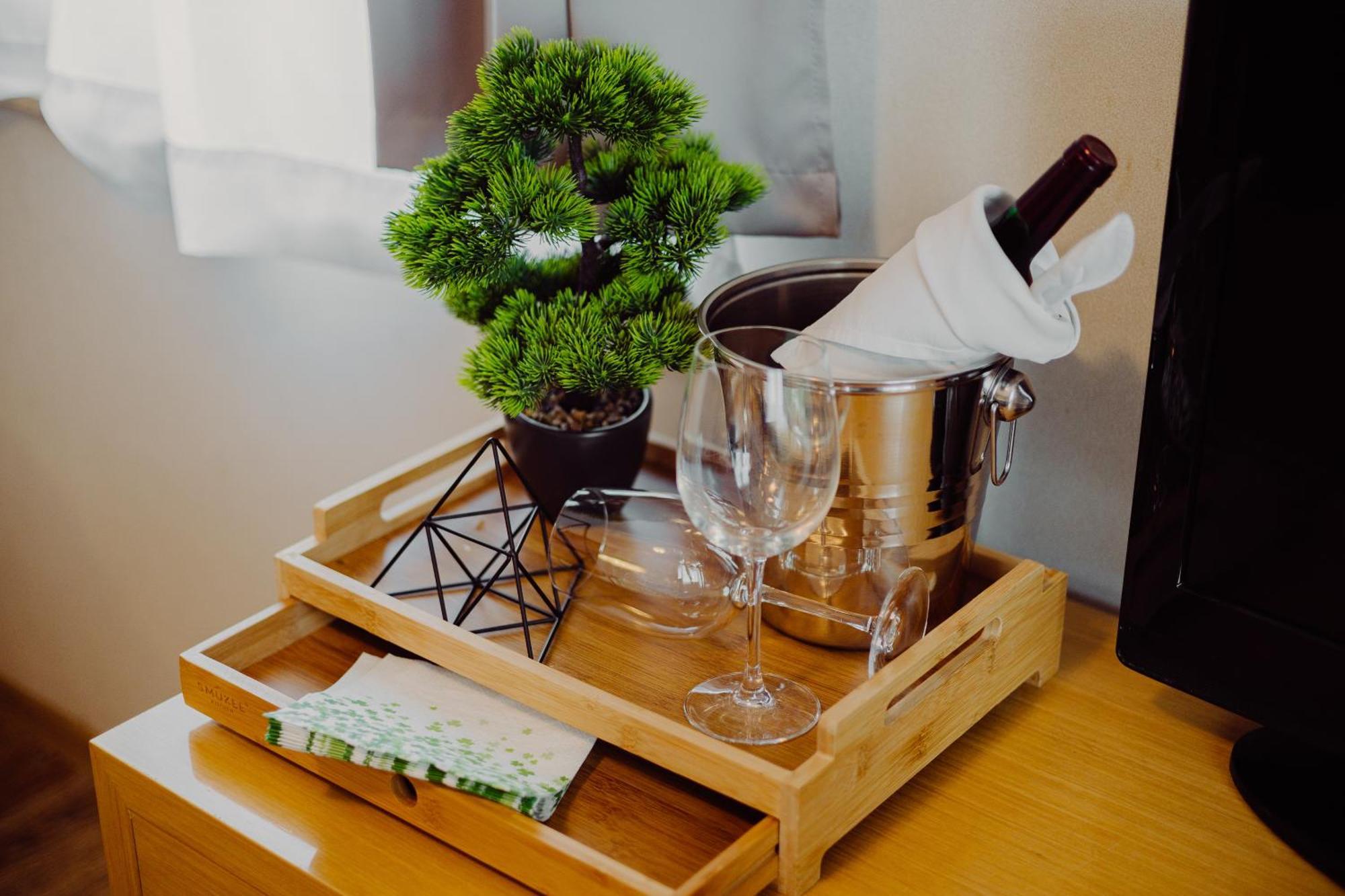 Hotel Bonsai Niemcza Bagian luar foto