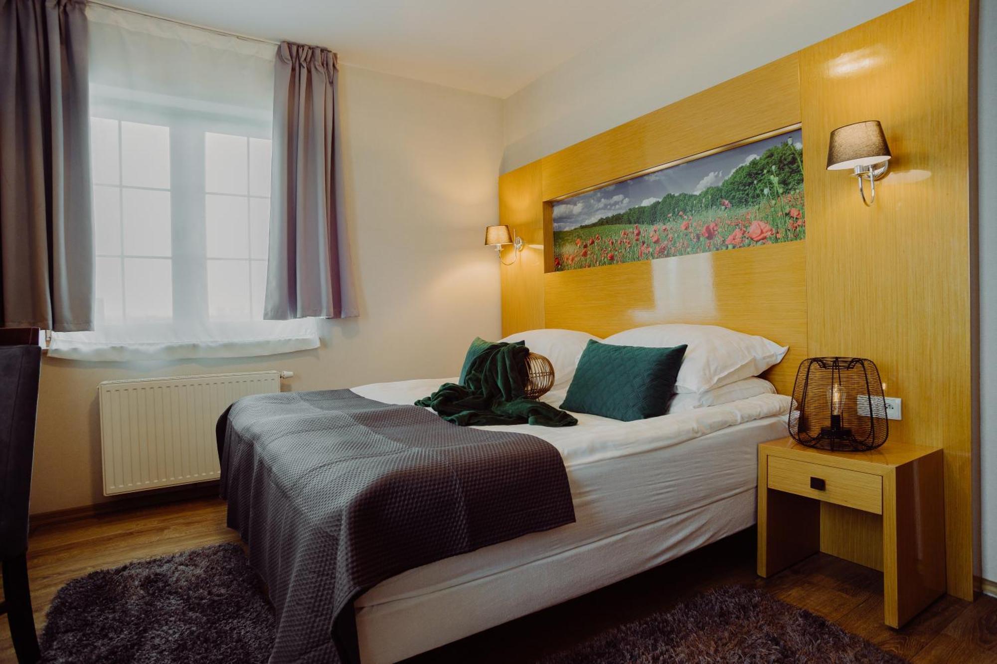 Hotel Bonsai Niemcza Bagian luar foto