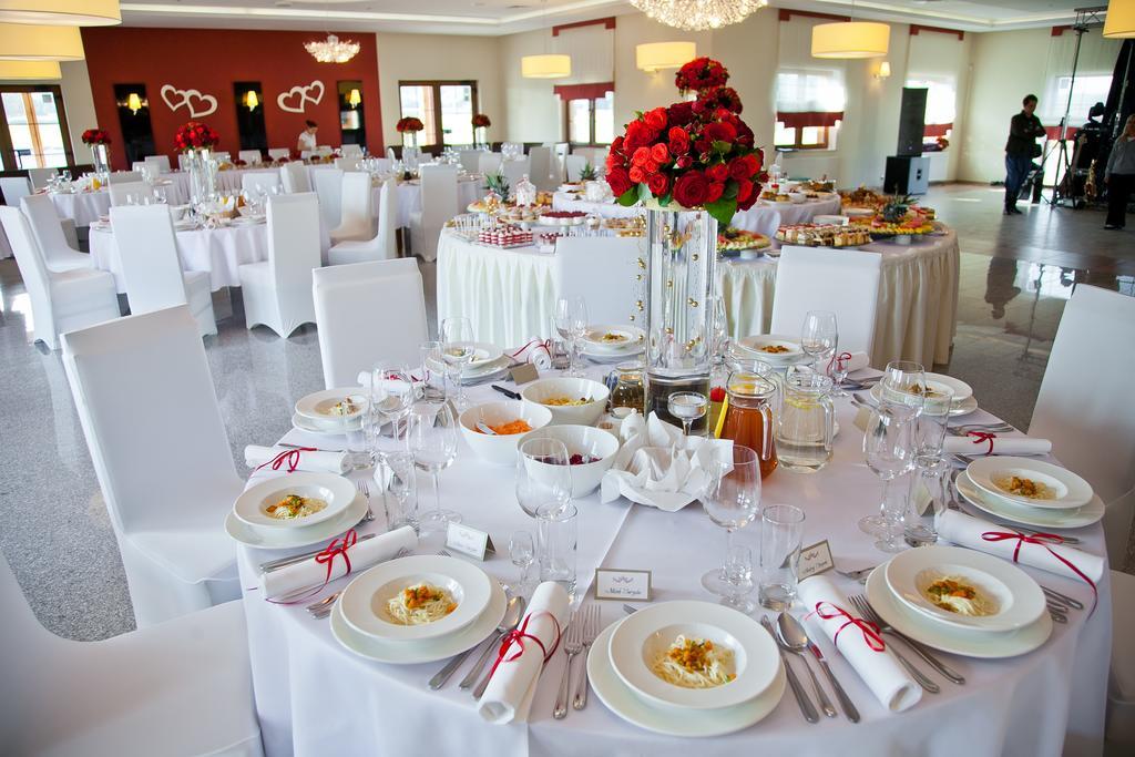 Hotel Bonsai Niemcza Bagian luar foto